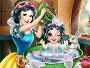 Snow White Baby Wash Game